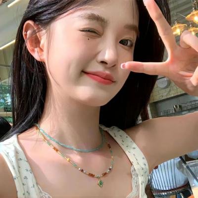 随盲柳入眠的女人